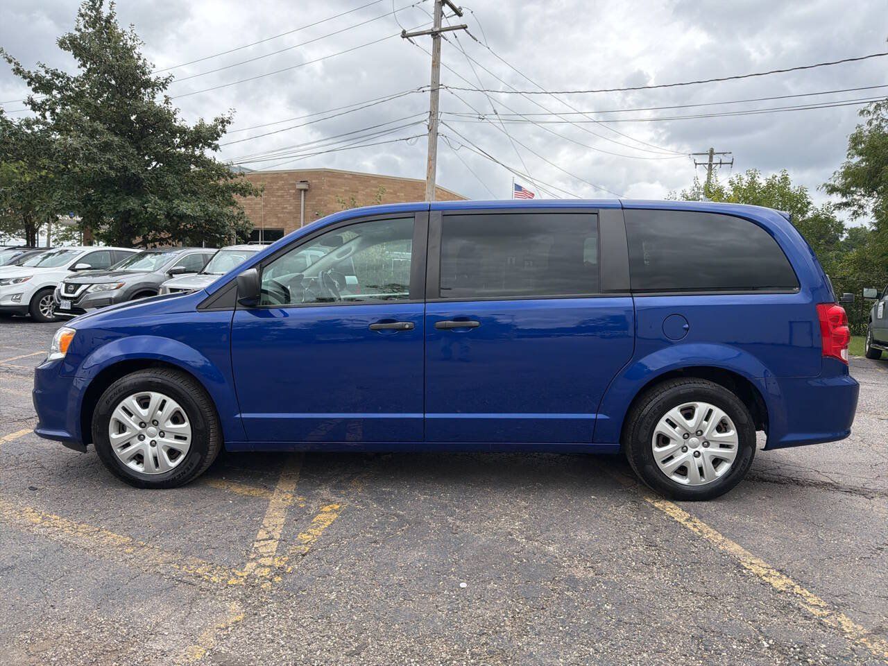 Used 2019 Dodge Grand Caravan SE FWD image 3