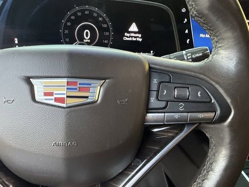 Used 2022 Cadillac Escalade Premium Luxury image 17