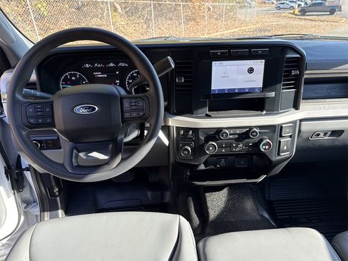 Used 2024 Ford F550 4x4 SuperCab Super Duty image 25