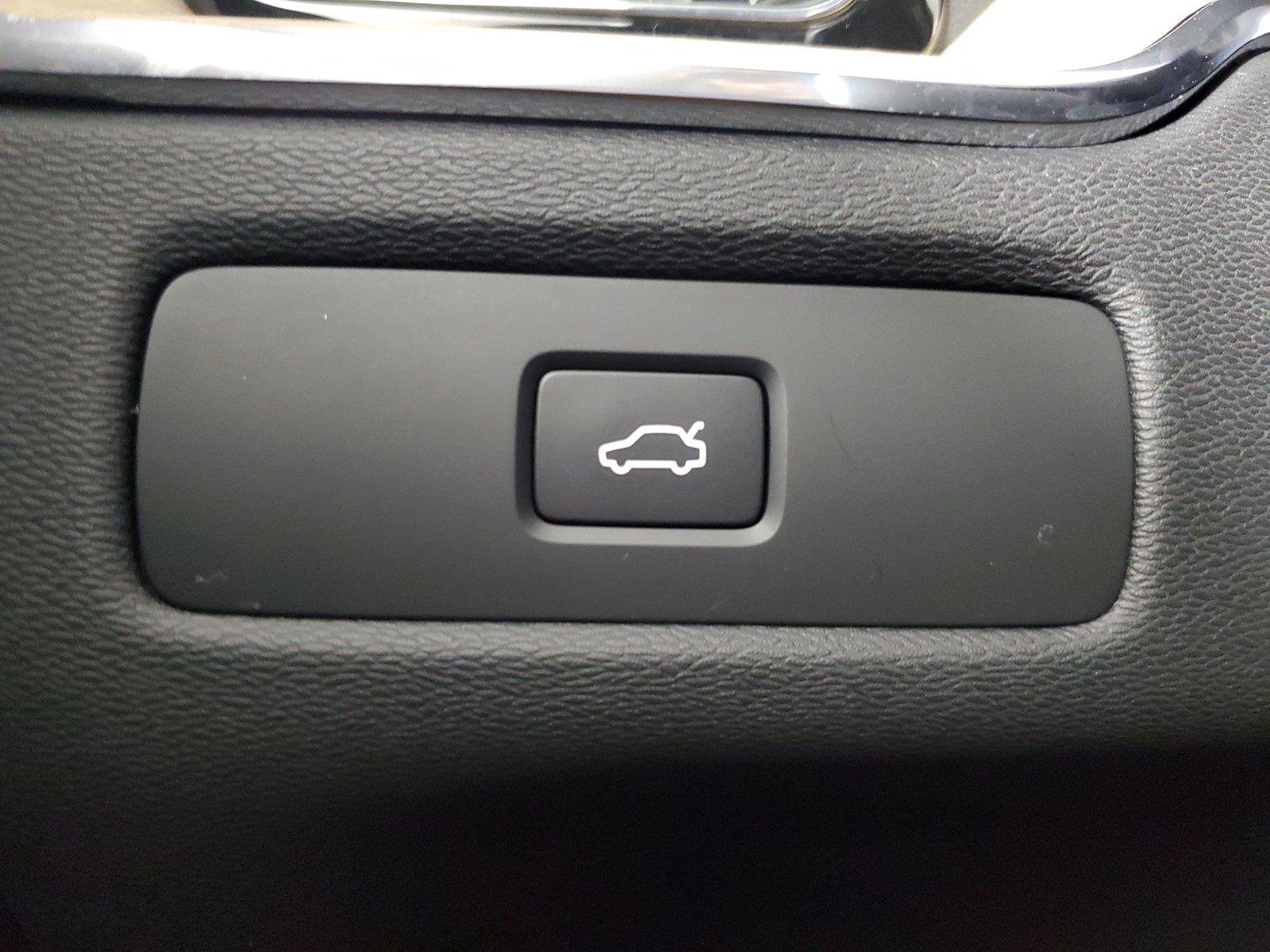 Certified 2026 Volvo XC60 B5 Plus AWD/4WD image 35