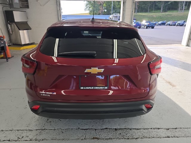 Used 2025 Chevrolet Trax LS FWD image 4