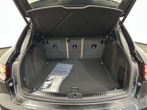 Certified 2026 Porsche Macan AWD/4WD image 37