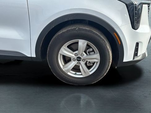 Certified 2026 Kia Sorento LX FWD image 22