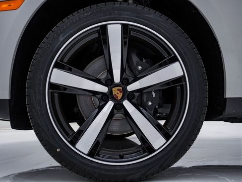 New 2026 Porsche Macan AWD/4WD image 13