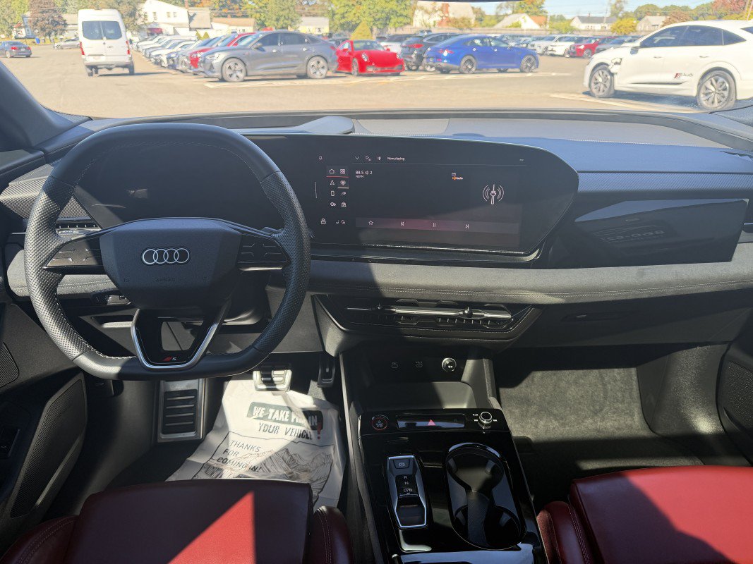 Used 2025 Audi SQ6 e-tron Premium Plus w/ Premium Plus AWD/4WD image 30