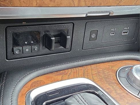 Used 2024 Nissan Armada SL image 29