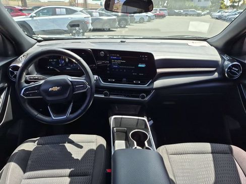 Used 2025 Chevrolet Equinox LT FWD image 26