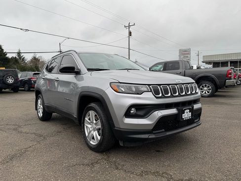 Used 2022 Jeep Compass Latitude w/ Convenience Group image 3