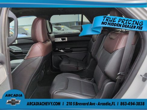 Used 2022 Ford Explorer Platinum w/ Equipment Group 601A AWD/4WD image 14