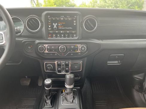 Used 2023 Jeep Wrangler Unlimited Sahara w/ Cold Weather Group AWD/4WD image 17
