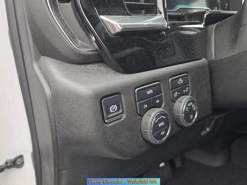Used 2025 Chevrolet Silverado 1500 LT AWD/4WD image 16