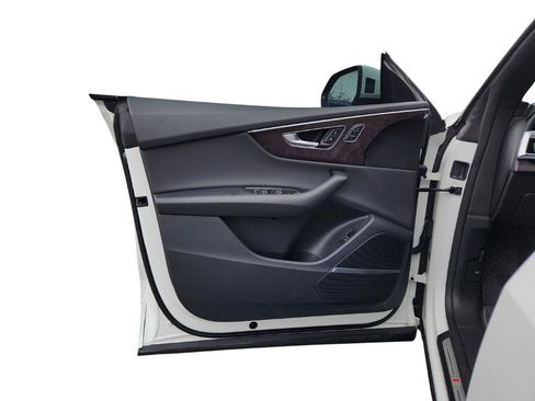 Used 2019 Audi Q8 Premium Plus AWD/4WD image 21