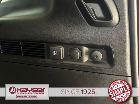 Used 2024 Jeep Wagoneer 4WD w/ Premium Group I image 45