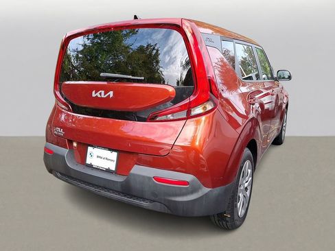 Used 2022 Kia Soul LX image 4