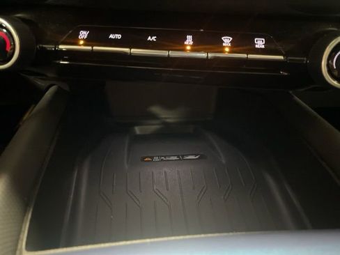 Used 2025 Chevrolet Equinox EV LT w/ Convenience Package image 27