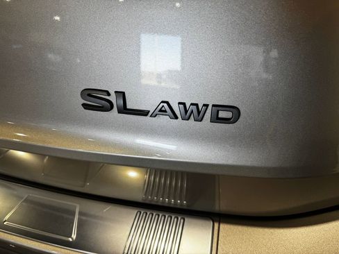 Used 2025 Nissan Rogue SL AWD/4WD image 30