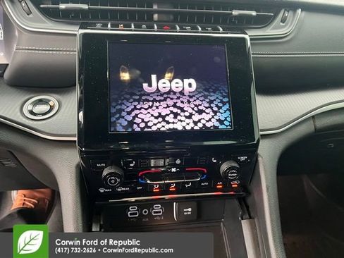 Used 2025 Jeep Grand Cherokee Altitude AWD/4WD image 14