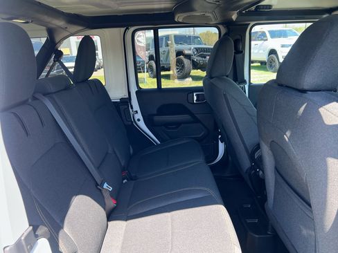 Certified 2025 Jeep Wrangler Sahara w/ Safety Group image 15