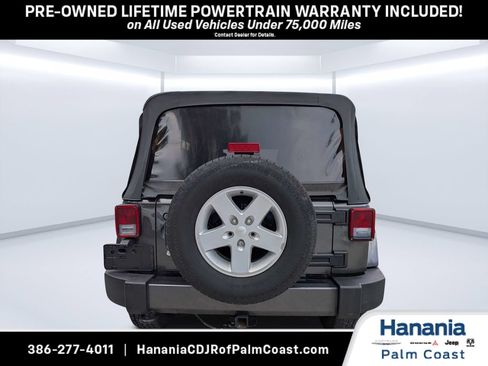 Used 2017 Jeep Wrangler Unlimited Sahara w/ Connectivity Group AWD/4WD image 4