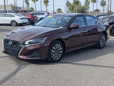 Used 2023 Nissan Altima 2.5 SV image 5