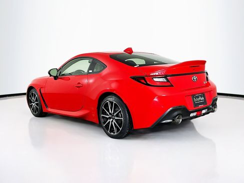 Used 2022 Toyota GR86 Auto (Natl) image 5