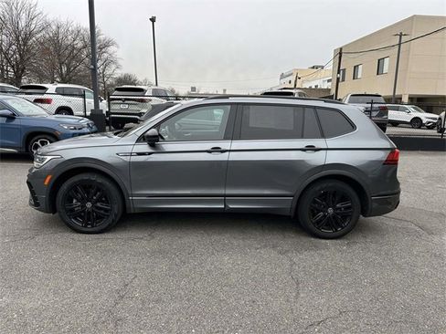 Certified 2022 Volkswagen Tiguan SE R-Line image 7