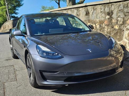 Used 2023 Tesla Model 3 Standard Range image 12