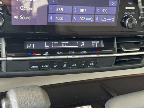 Certified 2024 Toyota Sienna LE image 23