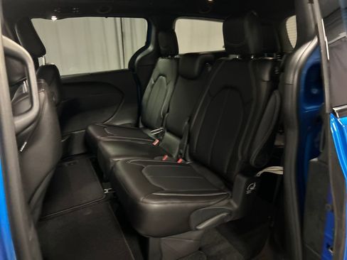 New 2026 Chrysler Pacifica Select w/ S Appearance Package image 22