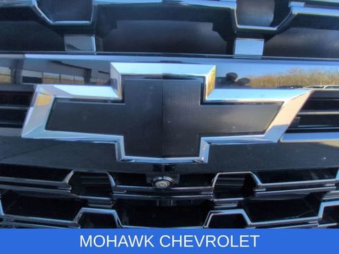 Used 2024 Chevrolet Suburban Z71 w/ Luxury Package AWD/4WD image 33