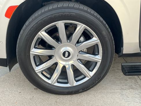 Used 2022 Cadillac Escalade ESV Premium Luxury Platinum image 34