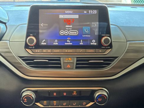 Used 2025 Nissan Altima 2.5 SV FWD image 17