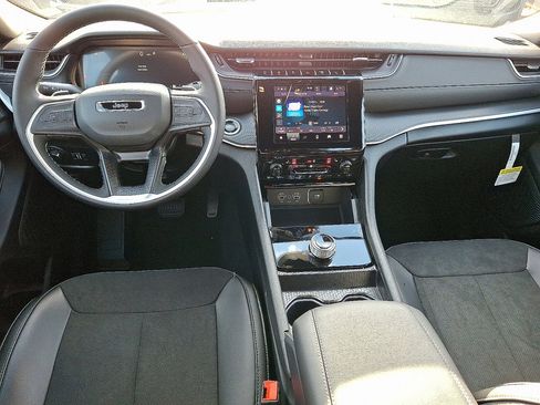 New 2025 Jeep Grand Cherokee L Altitude AWD/4WD image 12