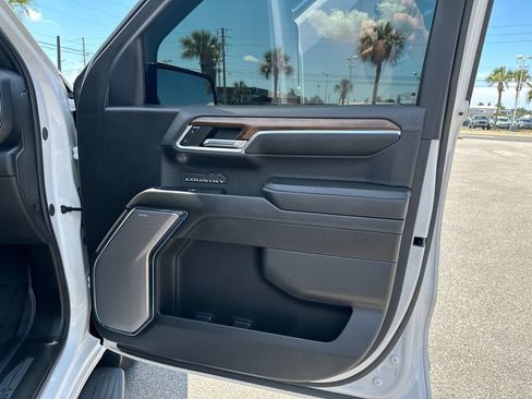 Used 2024 Chevrolet Silverado 1500 High Country w/ High Country Premium Package AWD/4WD image 19