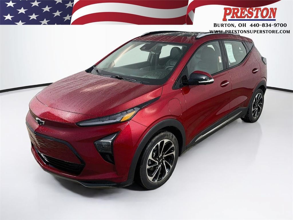 Used 2023 Chevrolet Bolt EUV Premier w/ Sun & Sound Package FWD image 1
