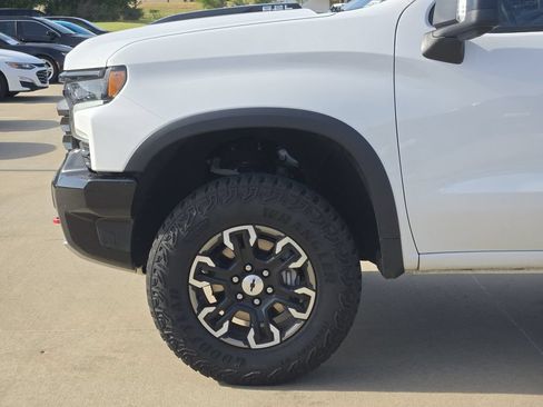 Used 2024 Chevrolet Silverado 1500 ZR2 w/ Technology Package AWD/4WD image 8