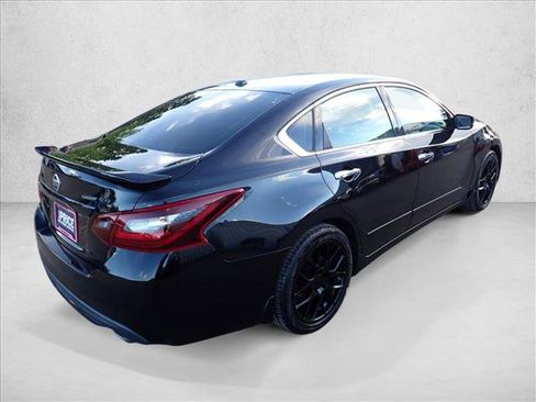 Used 2018 Nissan Altima 2.5 SR w/ SR Midnight Edition FWD image 3
