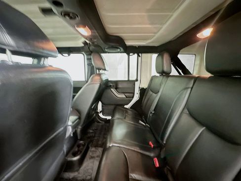 Used 2013 Jeep Wrangler Unlimited Sahara image 23