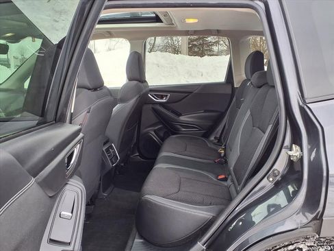 Used 2019 Subaru Forester Premium w/ All-Weather Package image 12