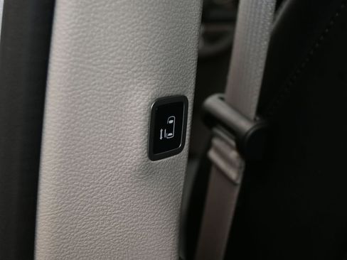 Used 2024 Chrysler Pacifica Select image 38