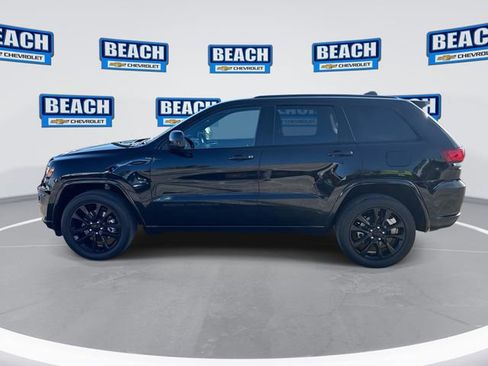 Used 2021 Jeep Grand Cherokee Laredo X AWD/4WD image 5