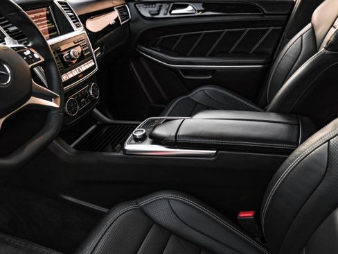 Used 2015 Mercedes-Benz GL 63 AMG 4MATIC w/ Accessory Chrome Package image 24