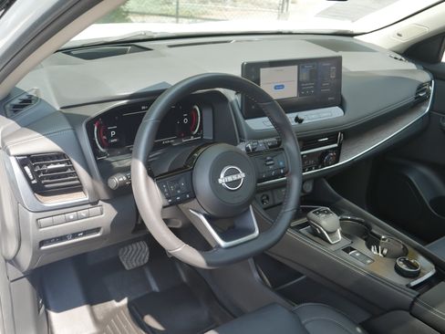 Certified 2024 Nissan Rogue Platinum w/ Platinum Premium Package AWD/4WD image 4