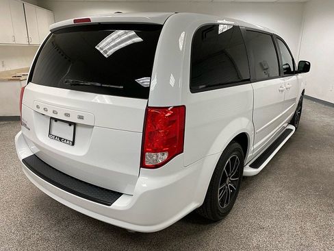 Used 2016 Dodge Grand Caravan SXT w/ UConnect Hands-Free Group image 5