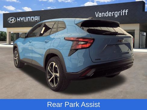 Used 2024 Chevrolet Trax RS w/ Sunroof Package FWD image 9