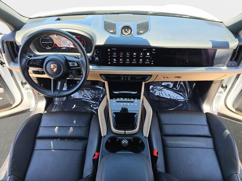 Used 2024 Porsche Cayenne AWD/4WD image 10