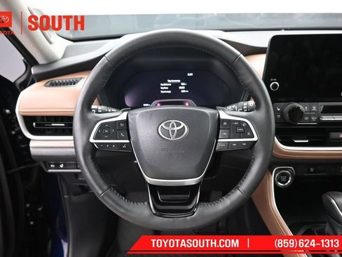 Used 2025 Toyota Grand Highlander AWD image 23