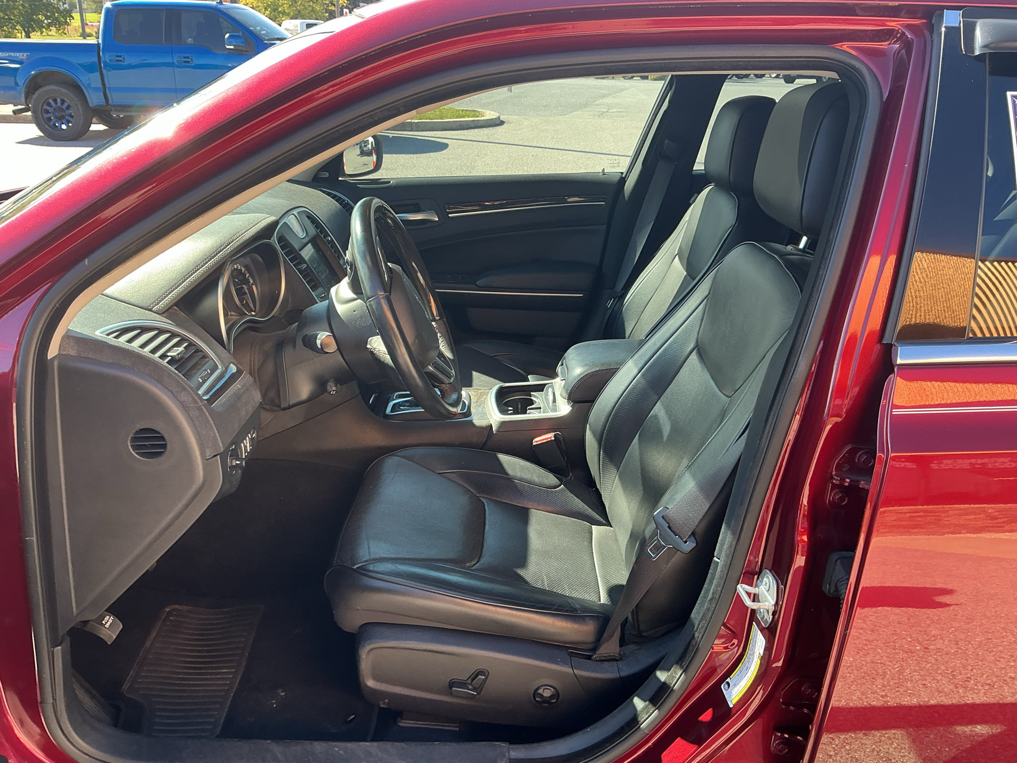 Used 2019 Chrysler 300 Limited AWD/4WD image 13
