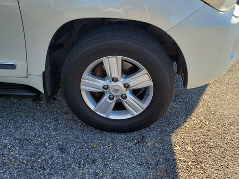 Used 2013 Toyota Land Cruiser image 10