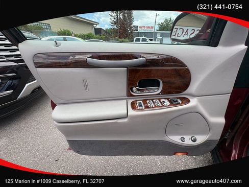 Used 1998 Lincoln Town Car Executive RWD image 9
